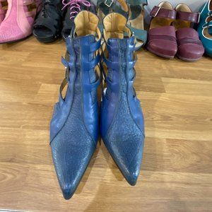 Fluevog Truths Bekkie in blue